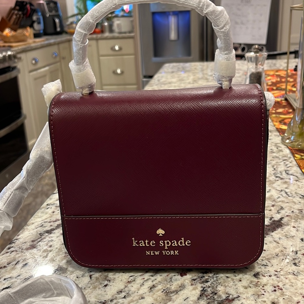 🎁 Burgundy crossbody 🎄